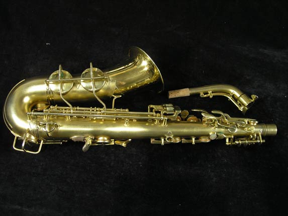 Photo 4 - Matte Gold Plated Conn "Transitional" Alto Sax - Art Deco Engraving - SN 245512