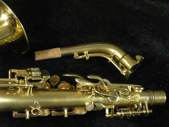 Photo 6 - Matte Gold Plated Conn "Transitional" Alto Sax - Art Deco Engraving - SN 245512