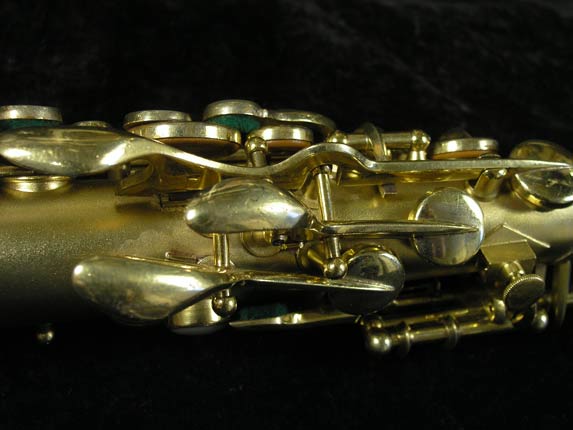 Photo 8 - Matte Gold Plated Conn "Transitional" Alto Sax - Art Deco Engraving - SN 245512